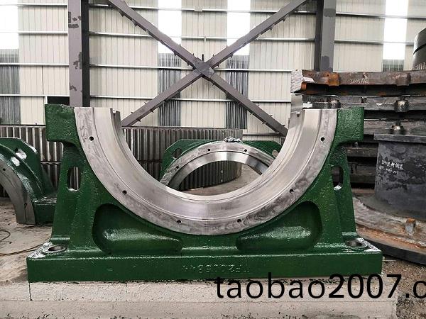 爲太原重工生産大型鑄鋼件軸承座 爲(wei)太(tai)原重工生産大型鑄鋼件軸承座