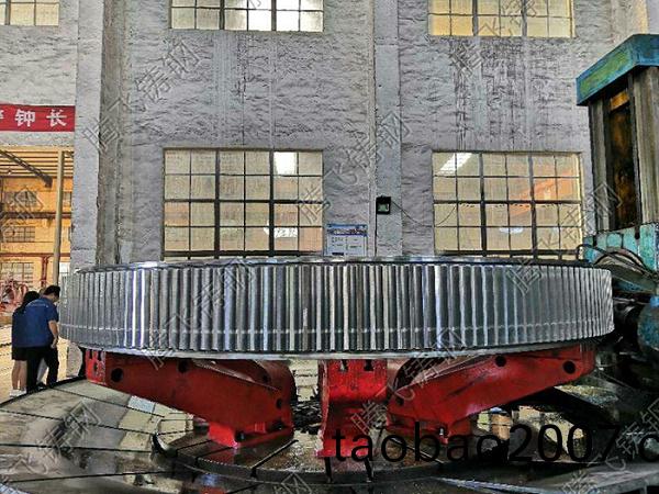 大型(xing)鑄鋼件廠傢騰飛鑄(zhu)鋼生産齒輪 大(da)型(xing)鑄鋼件廠傢騰飛(fei)鑄鋼生産(chan)齒輪(lun)