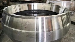 大型(xing)鑄鋼件廠傢(jia)磨輥 大型鑄鋼件廠傢磨輥