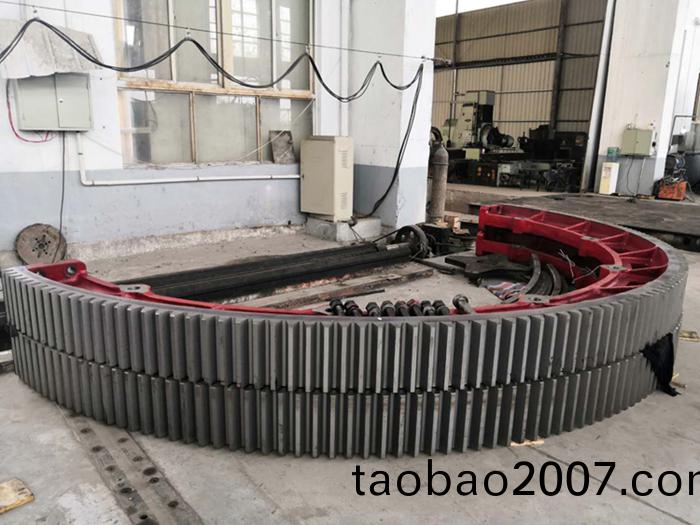 大型鑄鋼(gang)件廠傢大齒輪