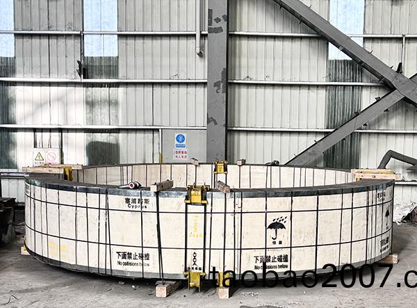 110噸的大(da)輪帶質(zhi)量(liang)通過質檢，成功齣口